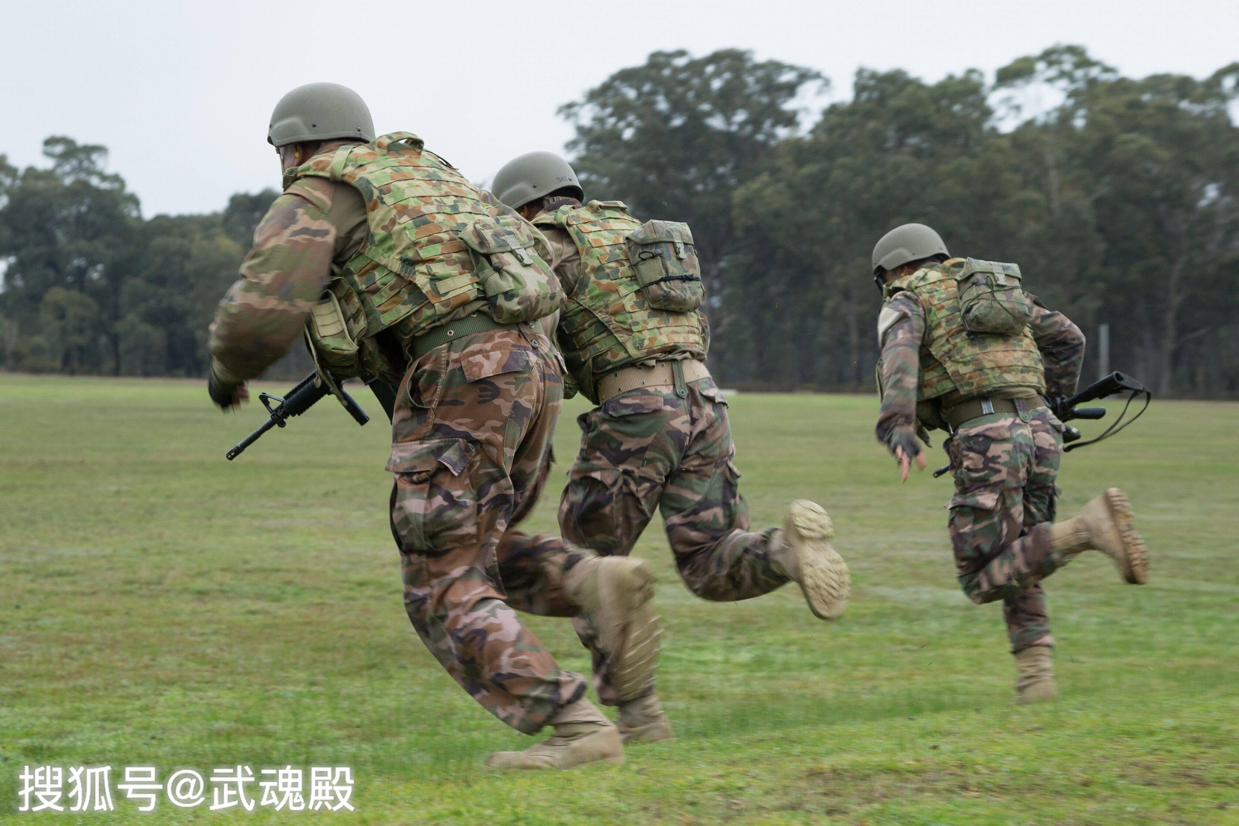 全副武装的士兵,夏天不会中暑吗?