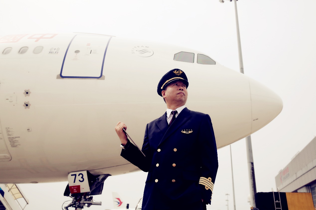 从轰炸机飞行员到民航机长教员庞建军初心不改使命必达