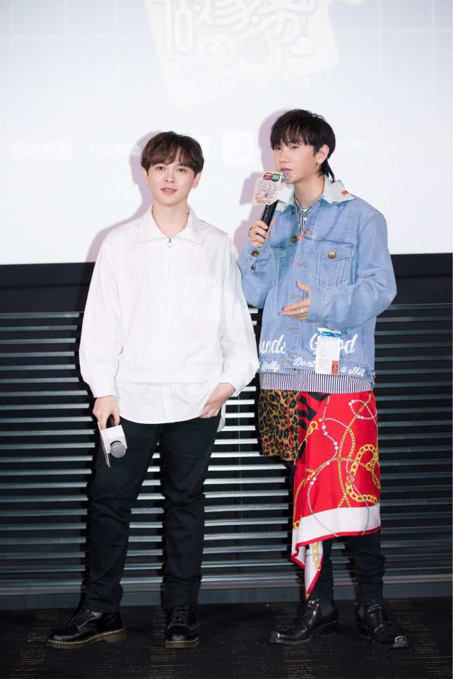 尤长靖亮相做家务的男人看片会现场欢乐互动