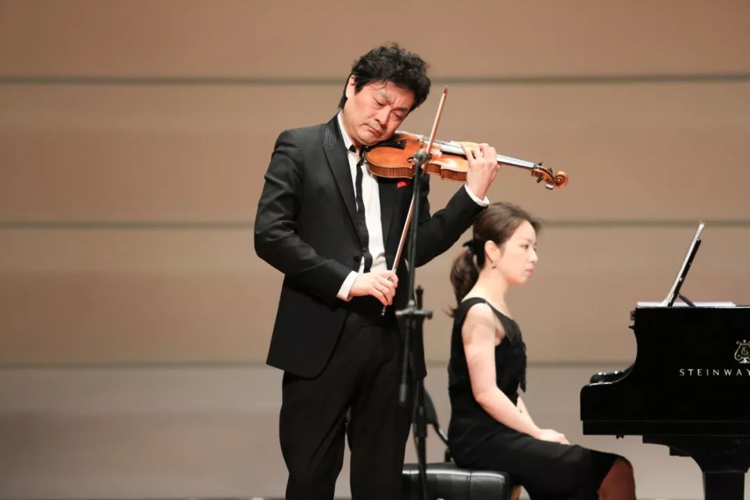 【预告】黄磊这位好朋友,扛了"一栋别墅"在肩上_吕思清