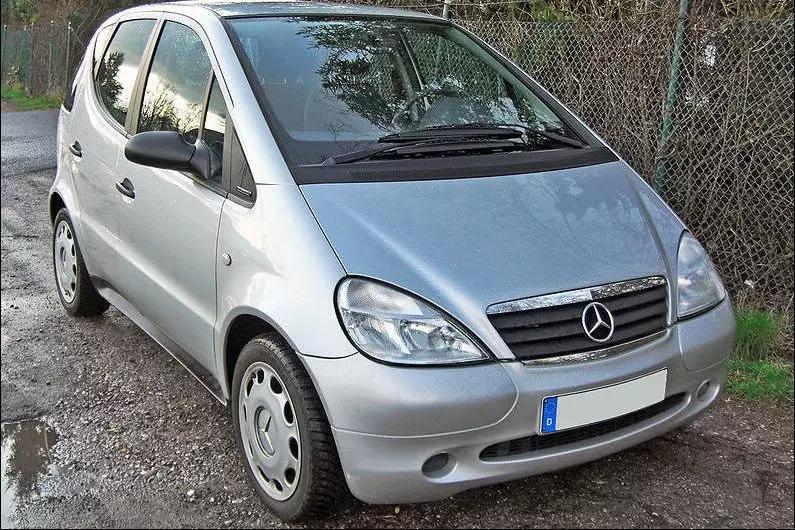 探店实拍奔驰a20013t163ps马力两厢才是本体