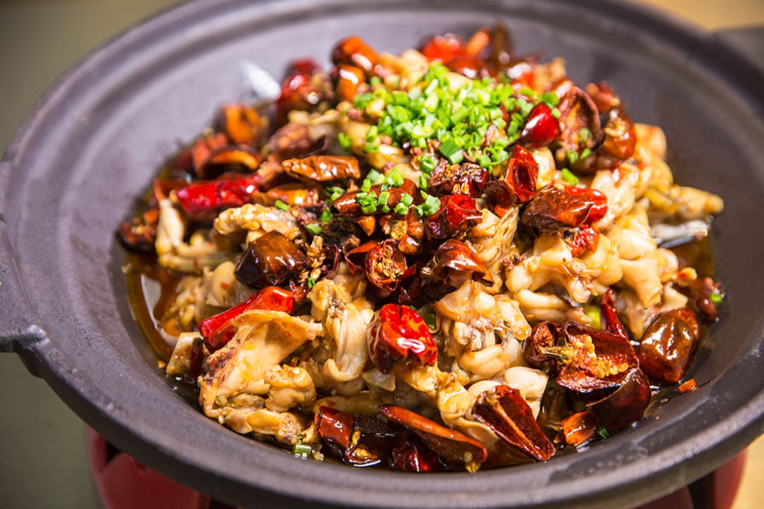 重洗杭城牛蛙界排名挤爆成都一条街的蛙三旗舰店38折空降湖滨