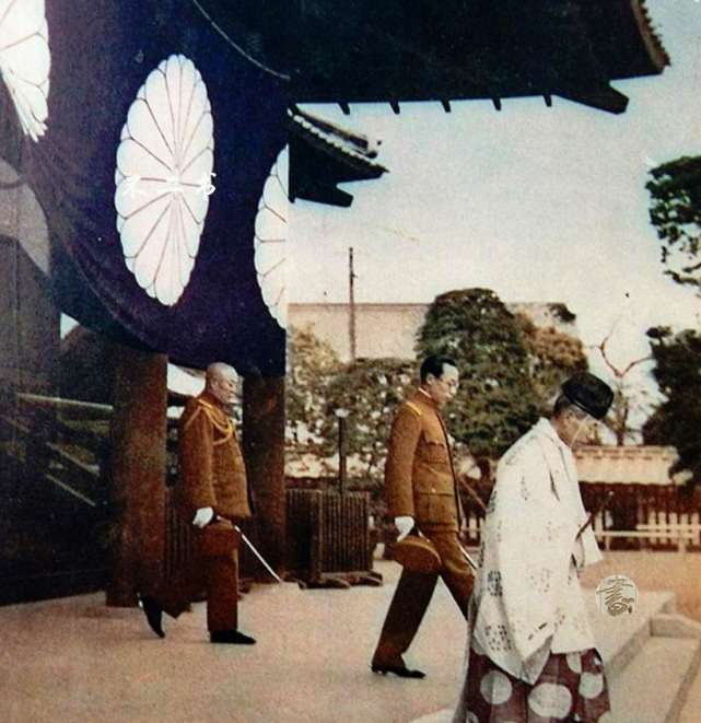 原创上色老照片镜头下真实的溥仪见天皇观靖国神社晚年笑容满面