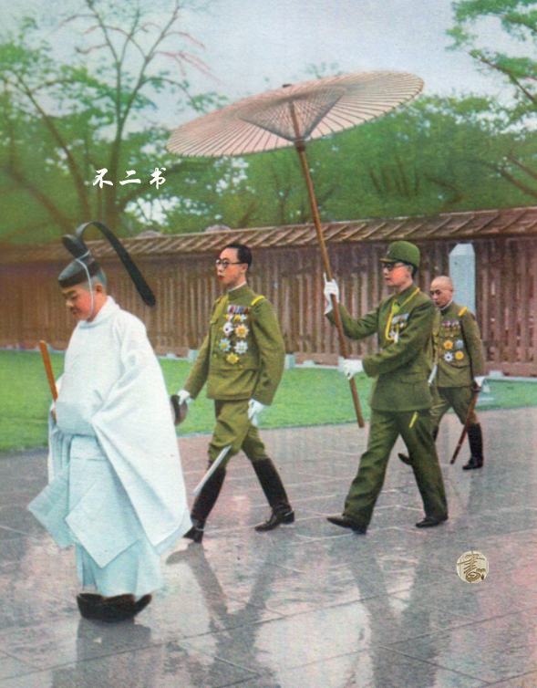 原创上色老照片镜头下真实的溥仪见天皇观靖国神社晚年笑容满面