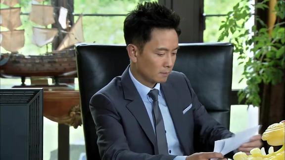 女子被老板的保镖教训保镖没想到她是老板喜欢的女人