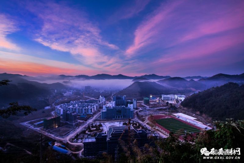 西林鲤城新区美丽西林一角西林夜景近年来,西林县在创建卫生县城工作