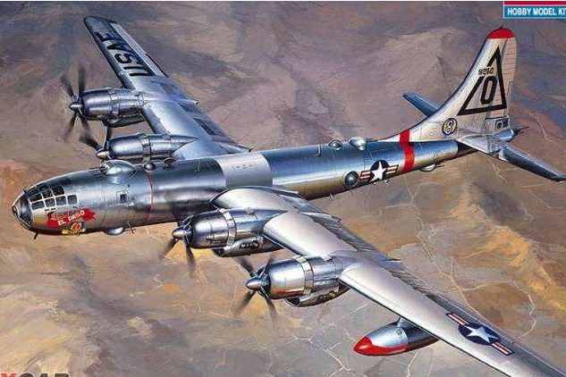 二战美国b29轰炸机轰炸日本被日本零式战斗机击中并爆炸