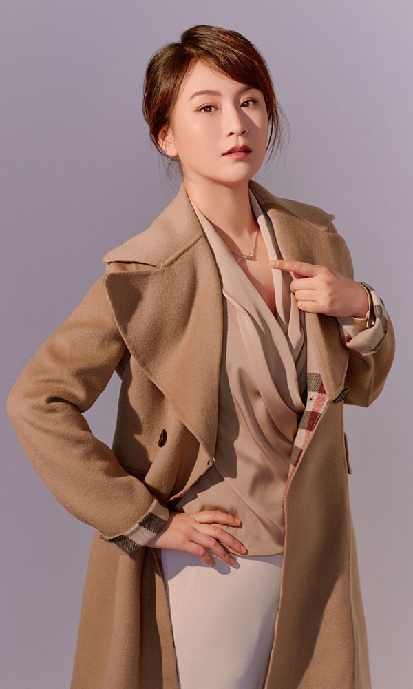 英姿飒爽 清纯美丽的"国民小姑"——洛葳