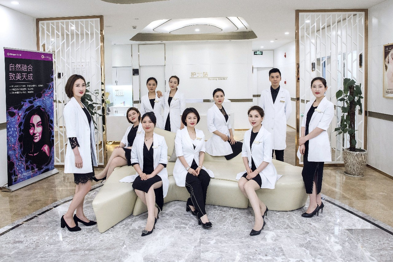 培养最苛刻的客户,让她不习惯去其他美容院!丨大佟小议 人物