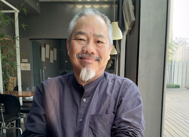 孙中兴1957年生于台中,美国哥伦比亚大学社会学博士,1996年开设"爱情