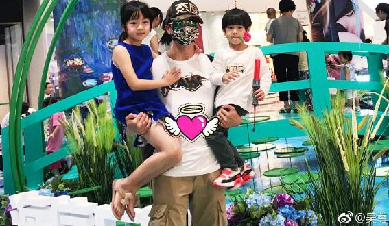 除了气质颜值逆袭式变得越来越高级,neinei的身高也是女孩里变化最大