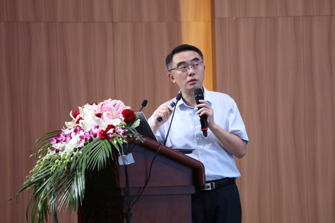 中午的午餐会由上海市东方医院(同济大学附属东方医院)的钟春龙教授