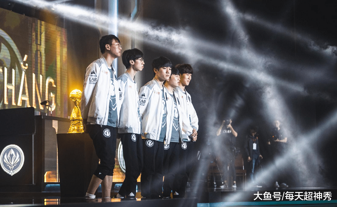 宁王训练账号停更,ig二队小乐言冲上最强王者,新打野有了?