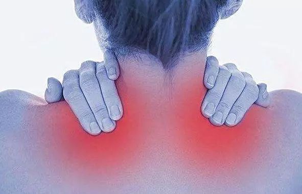肩周炎犯了肩颈痛抬不起来学会3招展筋操