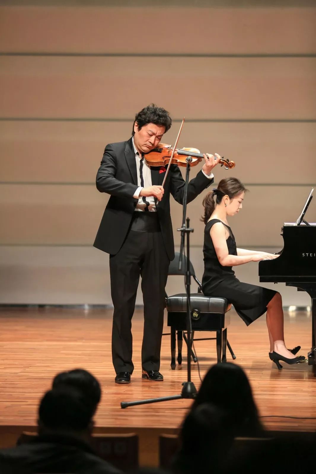 【预告】黄磊这位好朋友,扛了"一栋别墅"在肩上_吕思清