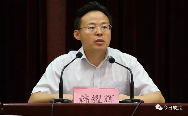 并讲话,县委常委,组织部长张力主持会议,副县级干部曹洪祥参加会议