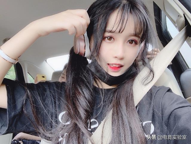 对于杨清柠的照片,粉丝们还是非常喜欢的,别看她已