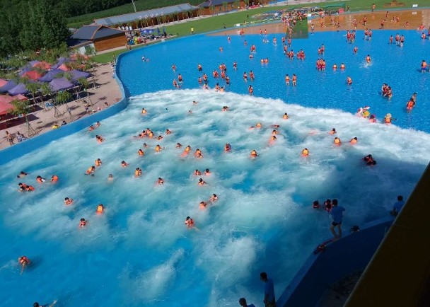 原创水上乐园冲浪机故障掀巨浪酿44伤职员醉酒肇祸误调按钮