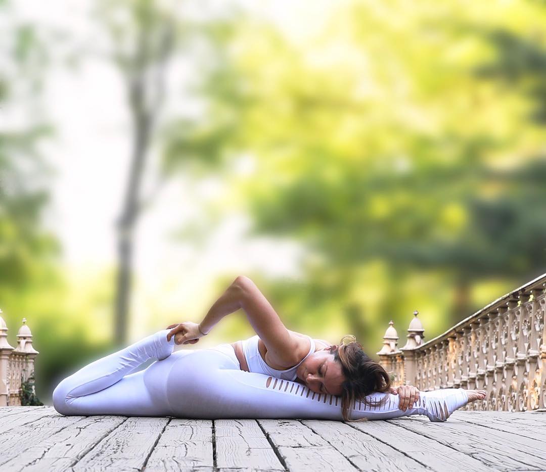 原创混血的气质加上瑜伽锻炼得到的身材,助力sara legge成为时尚女王