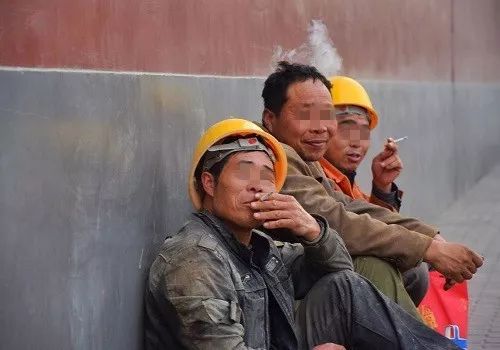 吴忠某工地一男子抽烟时突然猝死家属要求工地赔偿120万