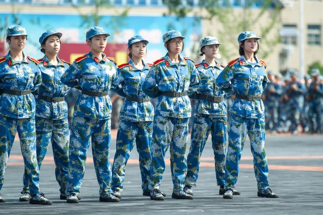 中国人民大学2018级本科生军训闭营仪式举行