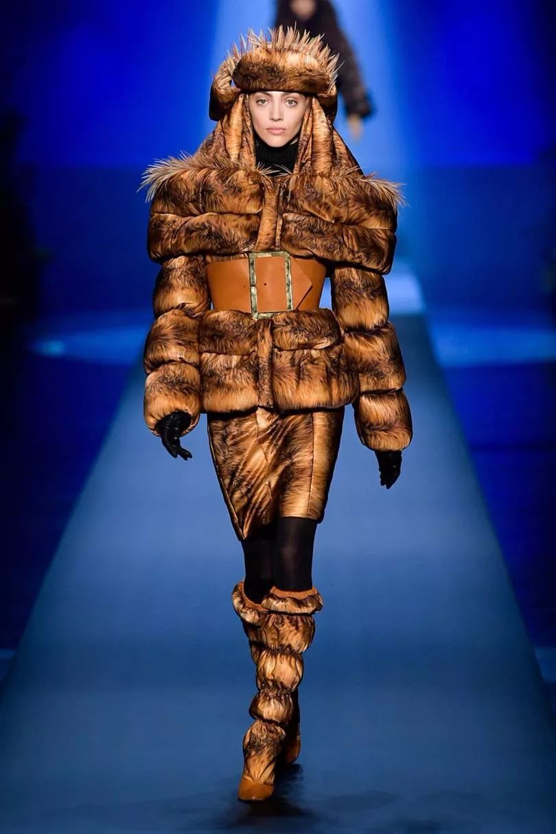 2019秋冬高定时装周上的创意造型设计