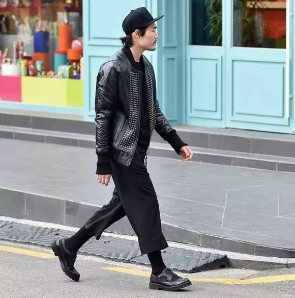 已经尝试许多不同造型,以往多半搭配球鞋为主,如今不妨穿上皮鞋换换