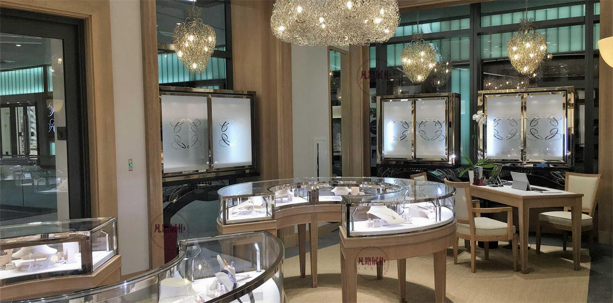 珠宝展示柜摆放产品时要需要的三个方面