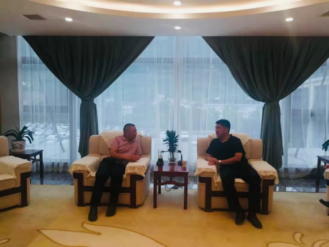 并拜会茅台集团党委委员,副总经理刘大能