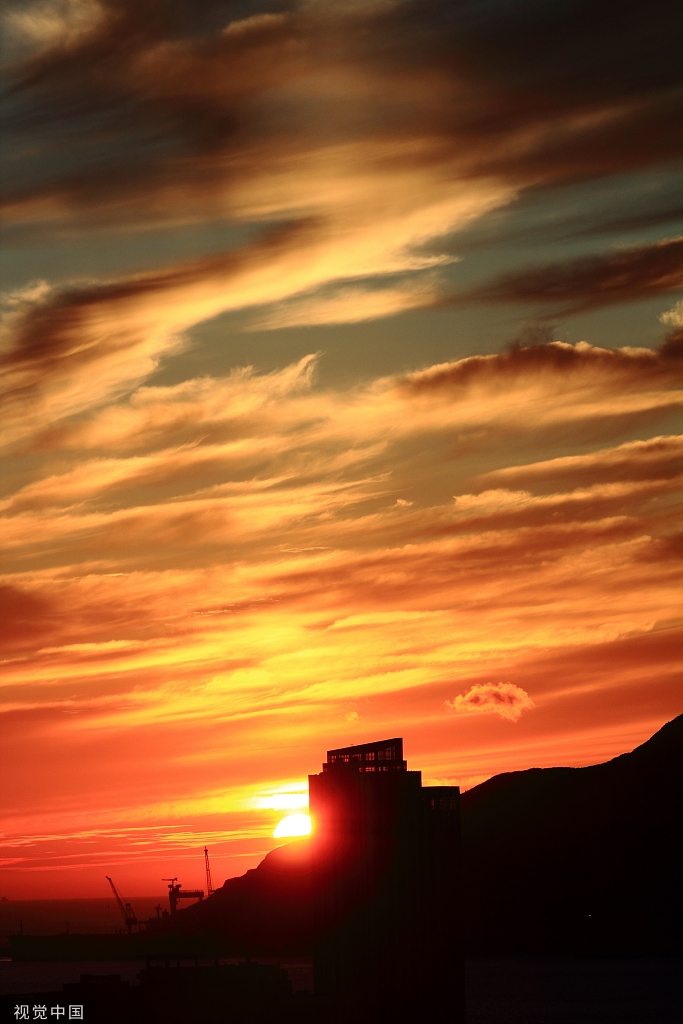 浙江舟山:日出朝霞燃遍天