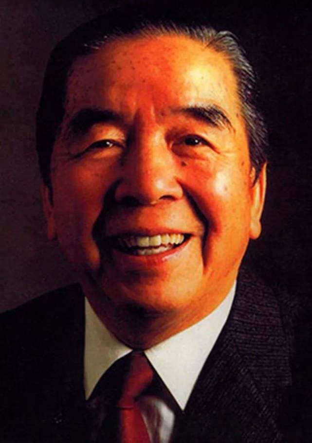 面对经济危机,船王选择抄底,后心脏病发去世给儿子留2百亿债务_包玉刚