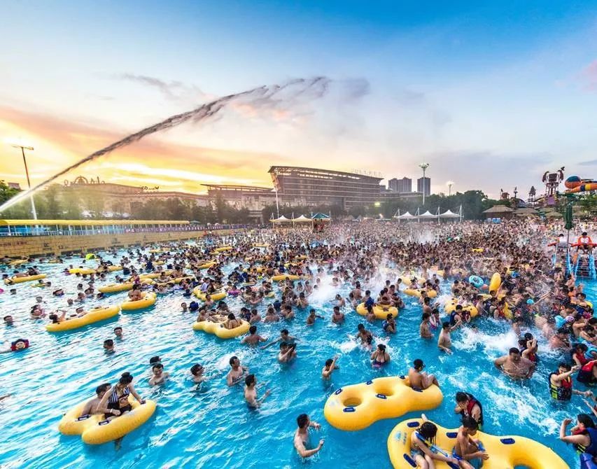 刚刚欢乐谷正式宣布了随州人玩欢乐谷送玛雅海滩门票很多人全家都出动