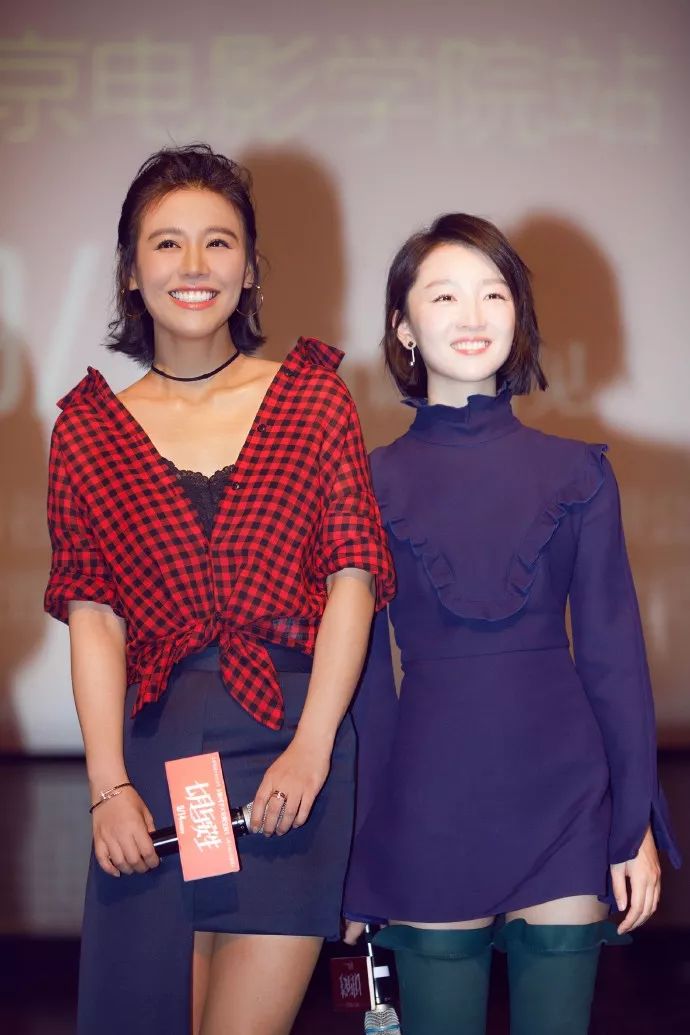 从这张照片能看出来,马思纯比周冬雨黑了n多,而原因就在于此,倪妮和