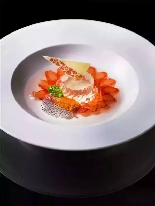 八道精致位上菜瞬间提高餐厅档次