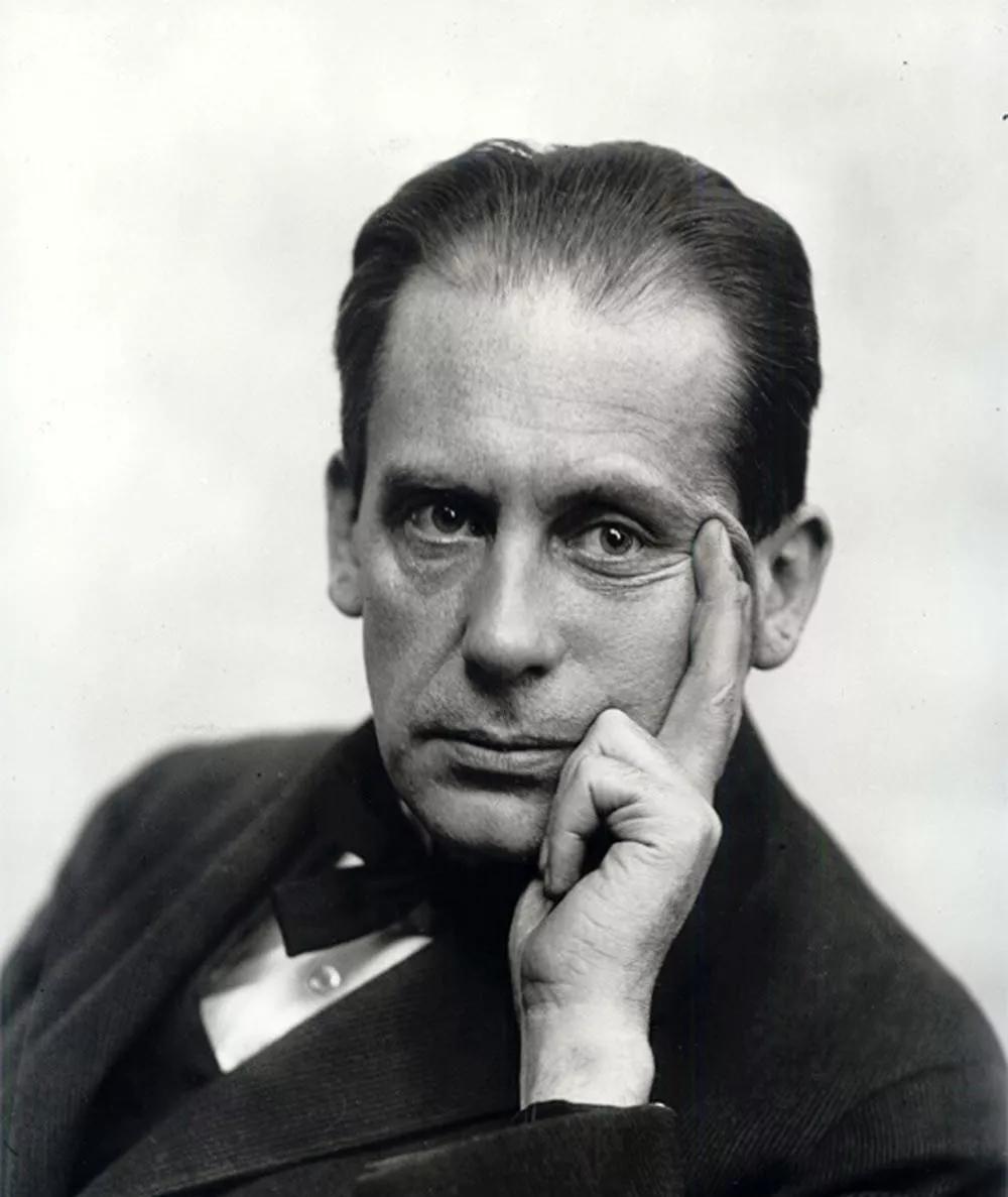 1919年,年轻的匈牙利人拉兹洛·莫霍利·纳吉来到了柏林,寻找艺术理想