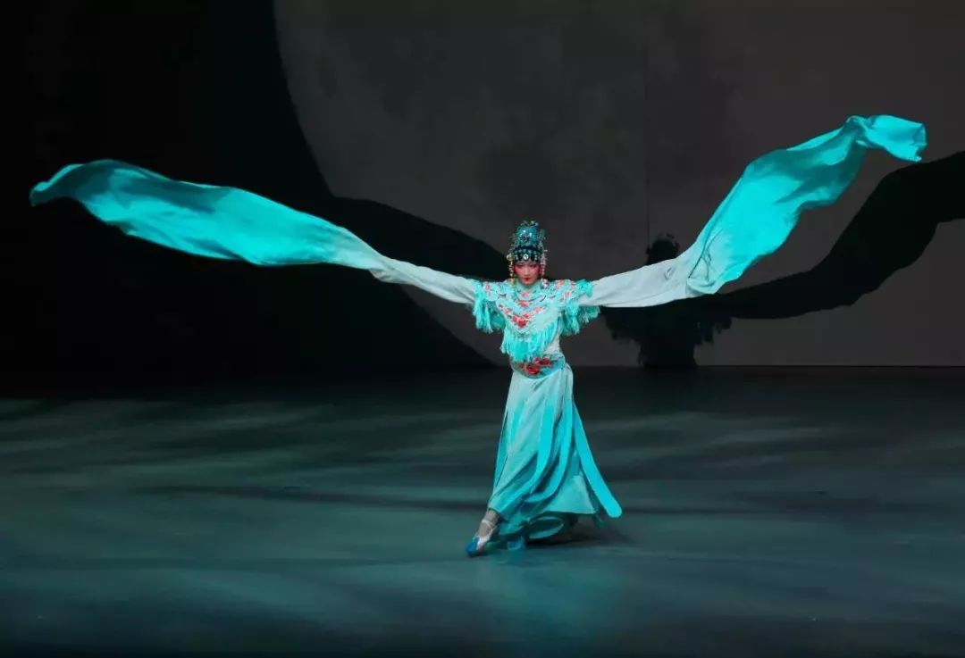 为了做嫦娥这个女人甘愿一生痴狂