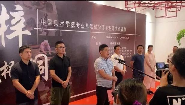 美遇艺行美院师生走进梓桐镇艺术助力描绘最美乡村