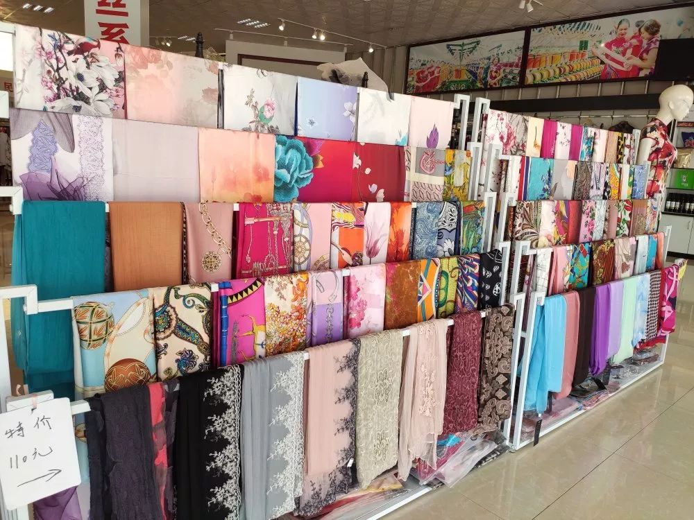 年中大促,蒙山县丝绸工业园区华顺丝绸展示区↓↓↓要不,她们们可经不