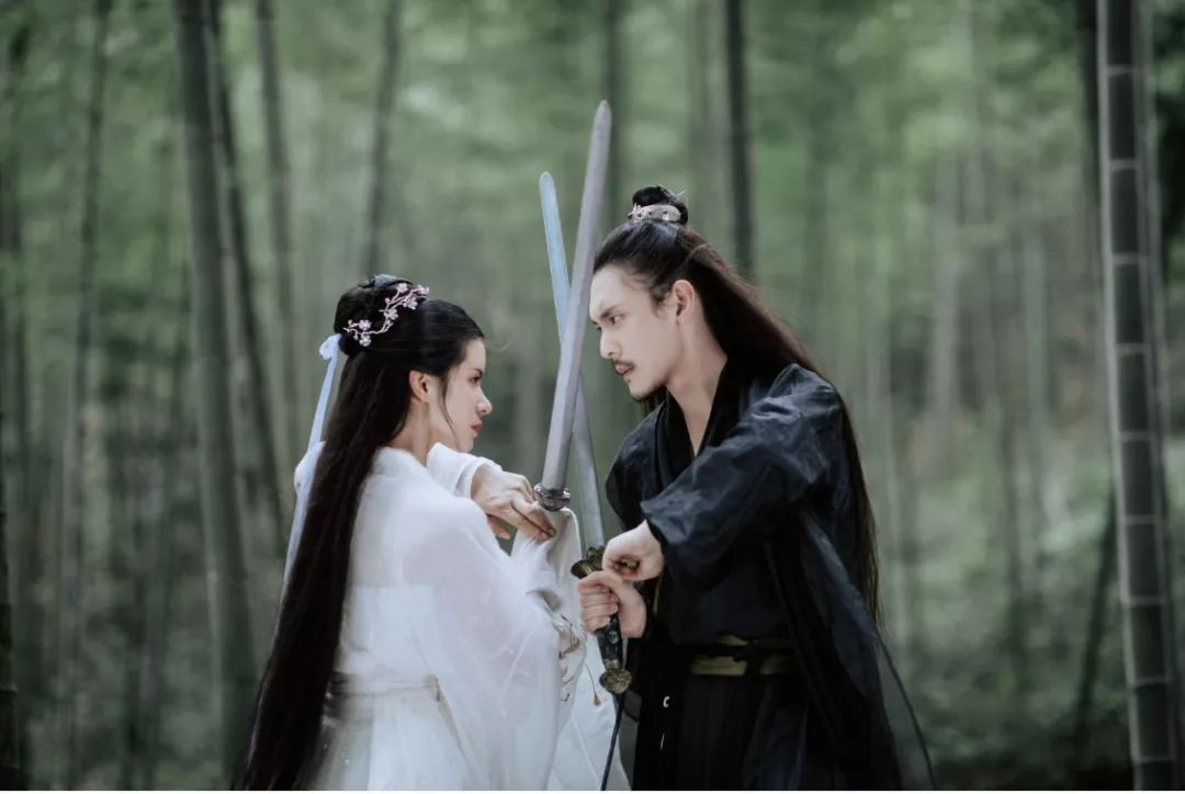 三年未见重逢为何刀剑相向