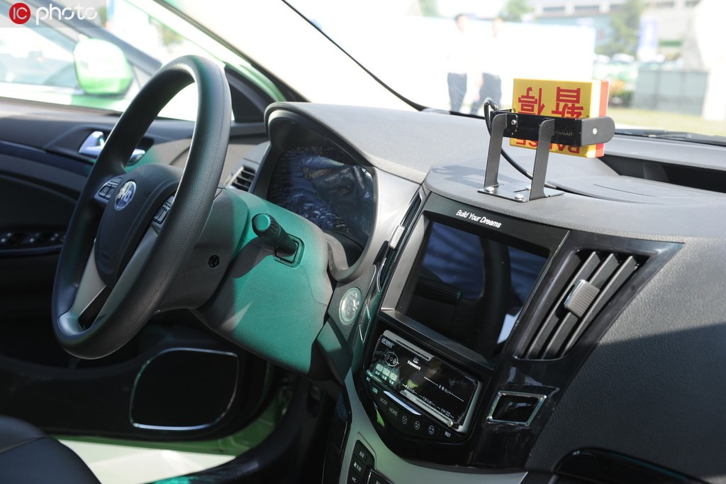 西安荷叶绿纯电动出租车上线200辆车投入运营