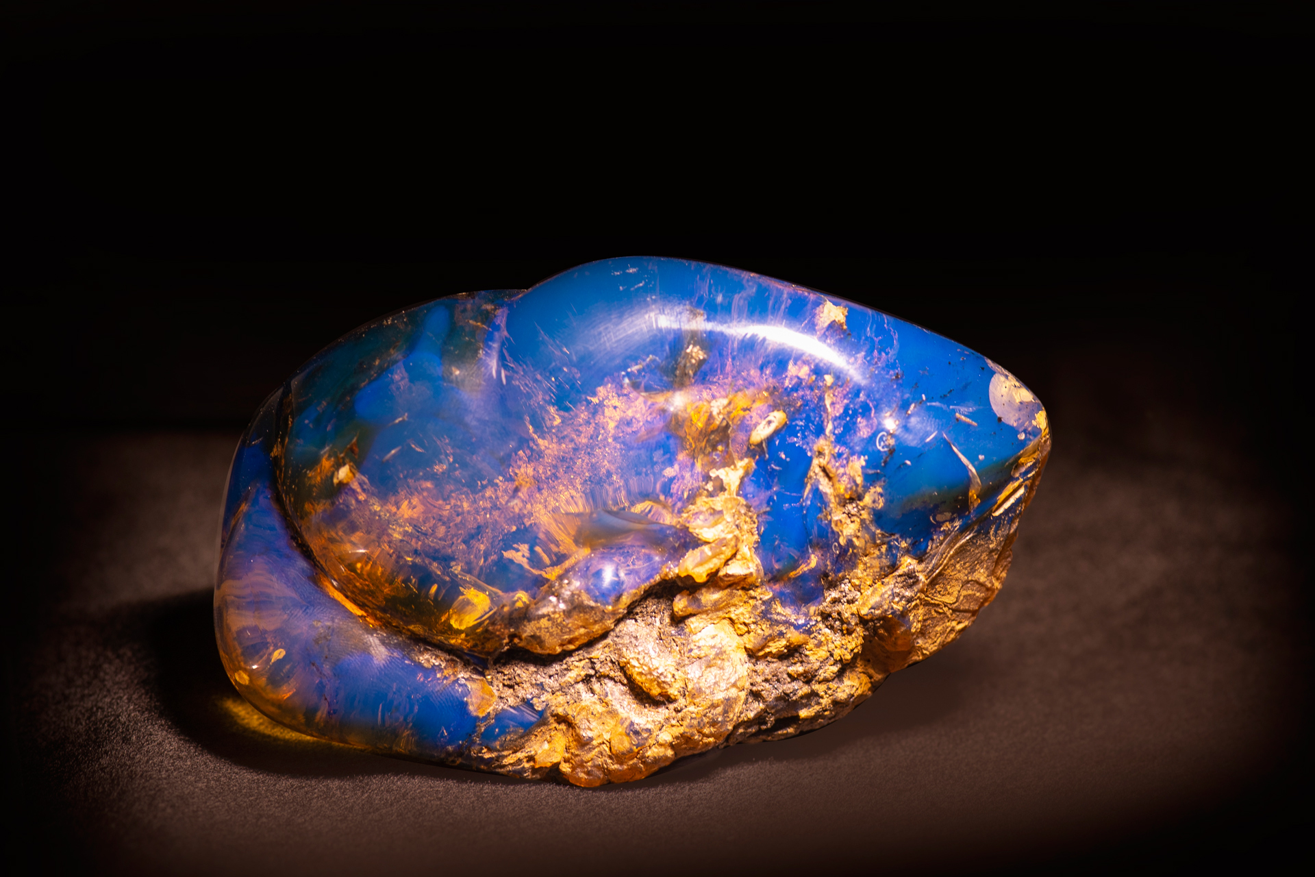 多米尼加蓝珀——琥珀之王夏日里最受瞩目的明星一定会让你成为深邃而