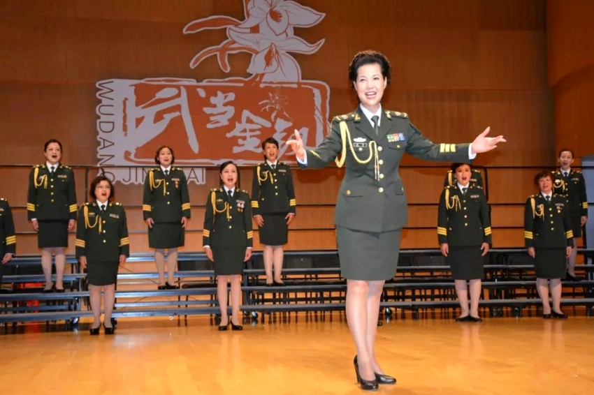 女高音歌唱家梦鸽现身精准扶贫音乐会 摄于国家图书馆艺术中心