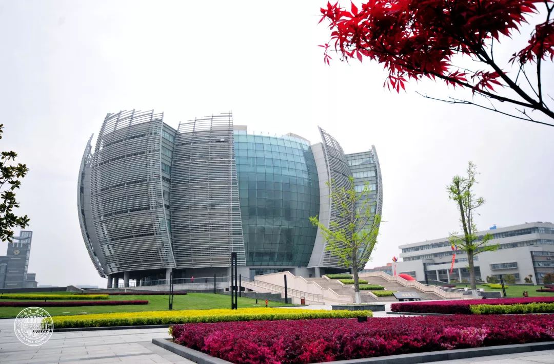 (图为炳麟图书馆)建议二期的同学们优先考虑1001-1004的文科综合楼