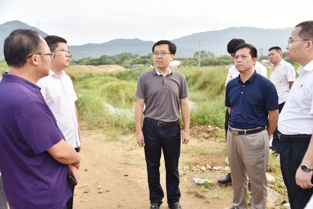 区领导陆建琪,谢长征一同参加.