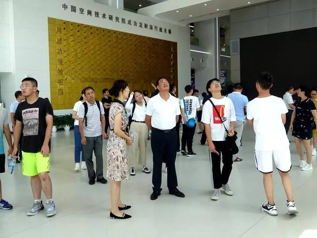 25日上午,在乡贤于本城将军和陈盛照处长的安排下,师生一行有幸参观了