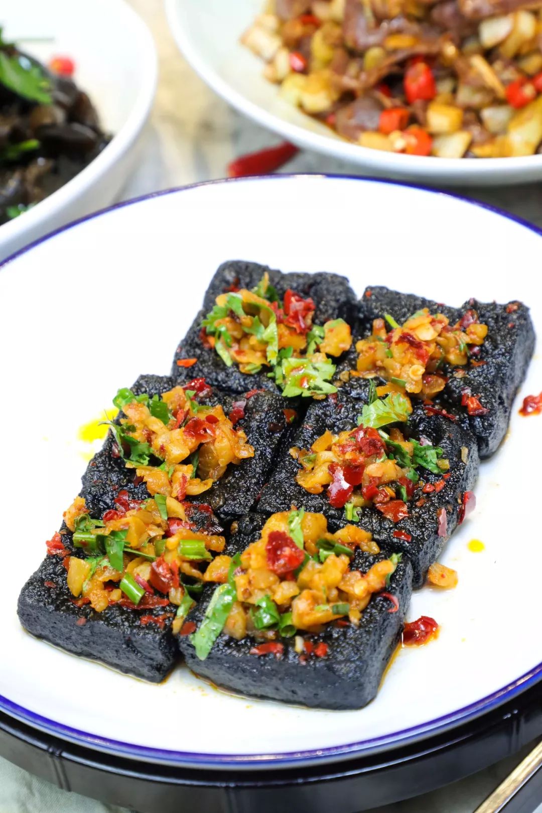 提到湘菜,不得不说的就是剁椒鱼头和长沙臭豆腐,而团长在湘域发现了