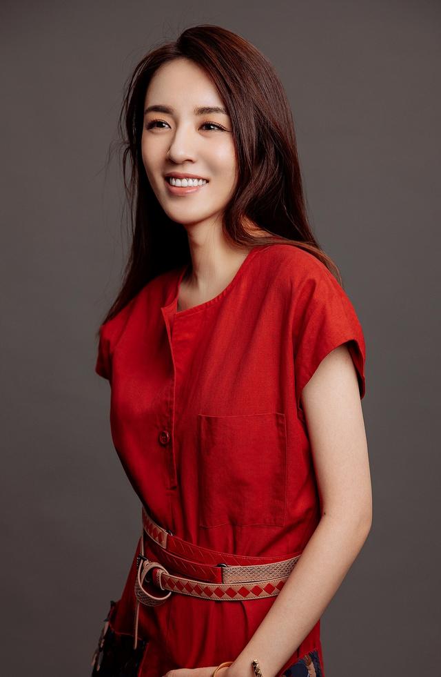 王晓晨精美壁纸笑容甜美成熟性感魅力十足