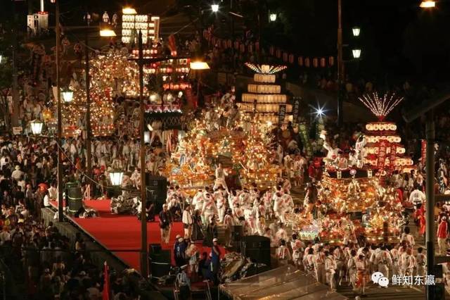 夏日祭在这天政府会举办祭典游行,政府及其民间的社团会举行很多表演