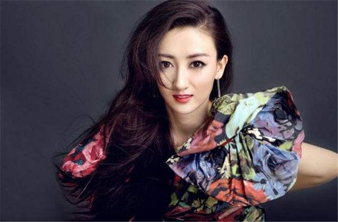 更是没有掩饰自己的不满,现如今的吴静一嫁给了隋咏良,还生了一个孩子