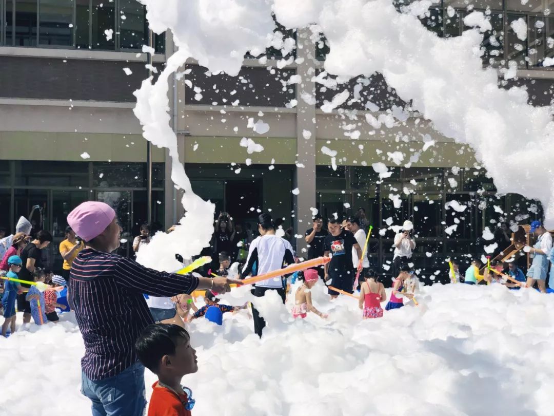 泡沫之夏 水与争锋 | 诺亚舟嘉兴庆安幼儿园开展欢乐暑假泡泡狂欢节